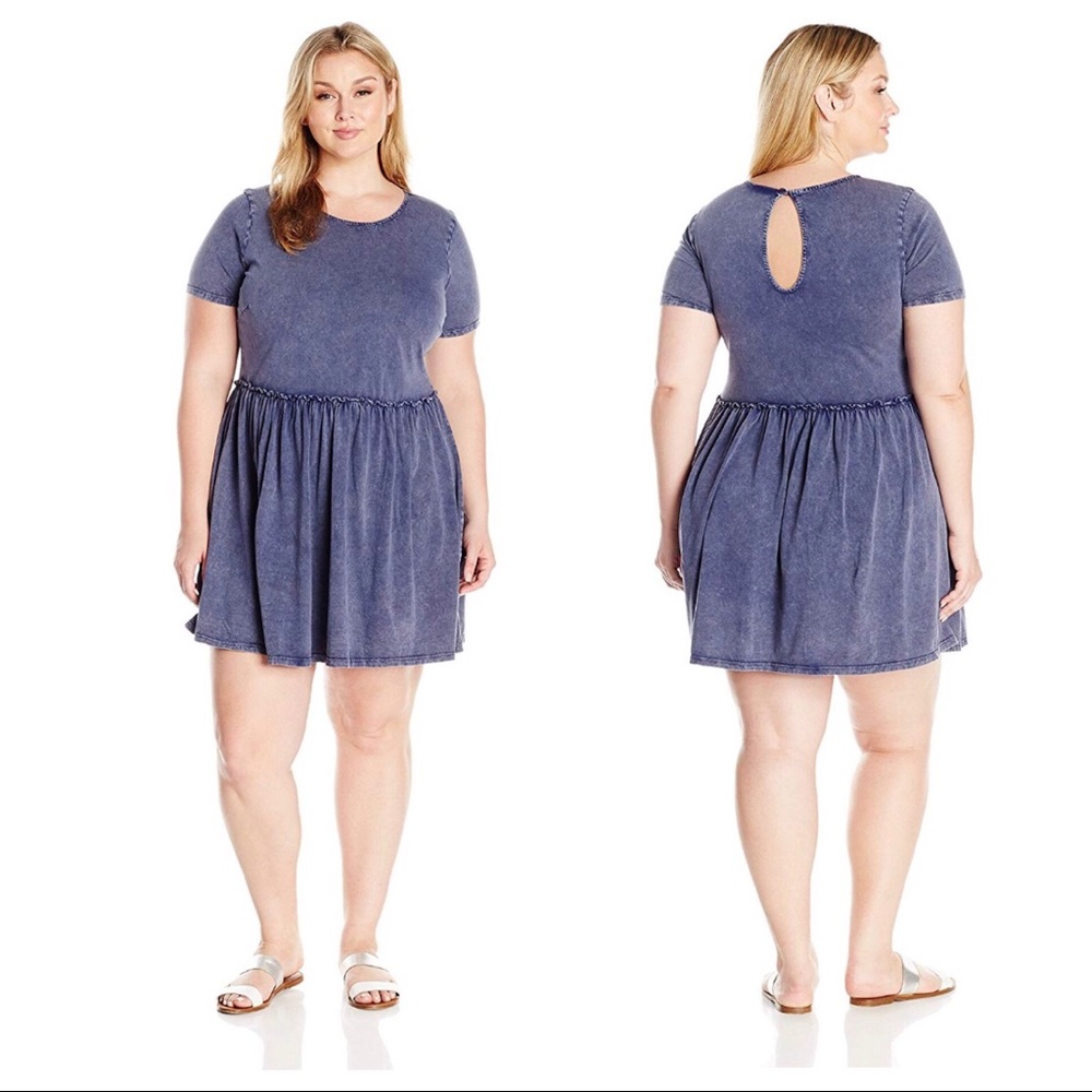 Junarose Blue Wash Ruffle Short Sleeve Dress- 0X